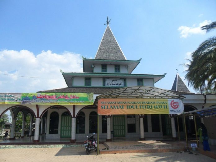 1280px-Masjid_Jami_Syekh_Abdul_Hamid_Abulung