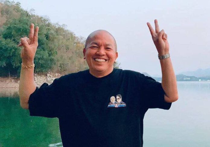 ค่อมชูนิ้ว